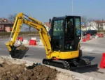 Komatsu PC26MR-3 + 3 GODETS – Mini Pelle 2,8T