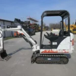 BOBCAT 320 + 3 GODETS – Mini Pelle 1.5T
