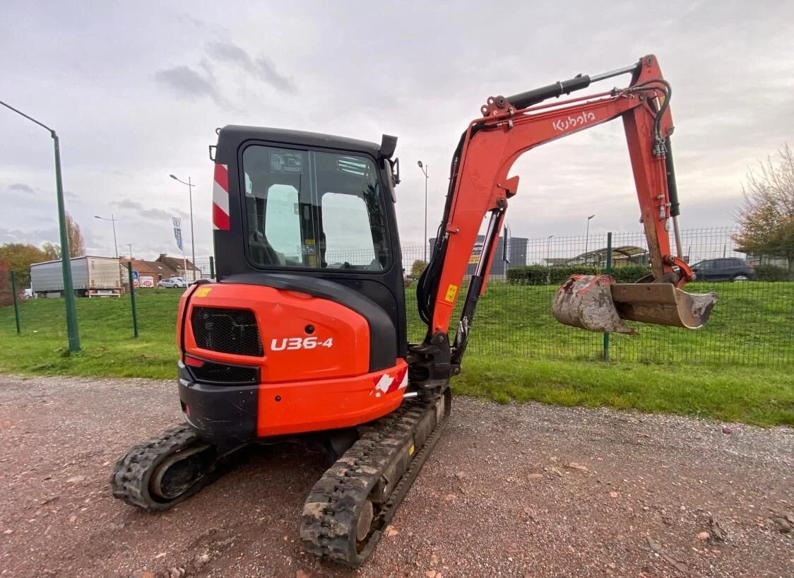 a7-4-1 KUBOTA U 36-4 + 3 GODETS – Mini Pelle 3,9T + 3 godets – Image 1