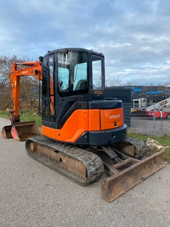 a8-16 HITACHI ZX50 + 3 GODETS – Mini Pelle 4.5T – Image 1