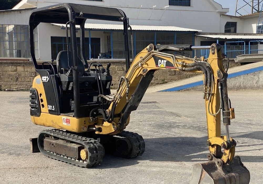 cat2-1-4 CATERPILLAR 301.5 + BRH + 3 GODETS – Mini Pelle 1,71T – Image 1