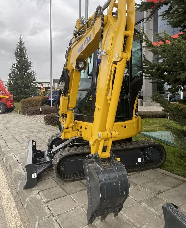 k3-8 KOMATSU PC 26MR-5 + 3 GODETS – Mini Pelle 2,7T – Image 1