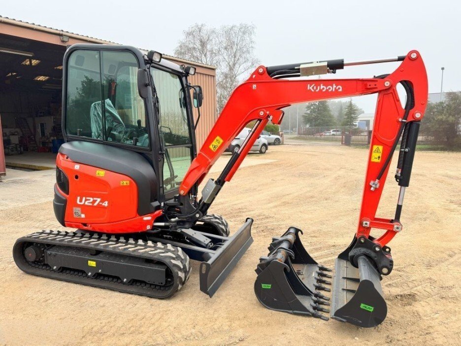 kv9-4 KUBOTA U27-4 NEUVE + 3 GODETS – Mini Pelle 2,6T – Image 1